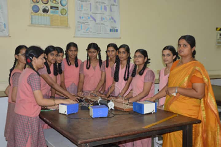 Kamala Subramaniam Secondary School-Physics lab
