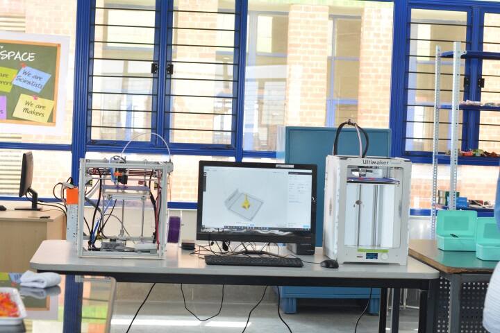 Lightworkers Academy-Robotics Lab