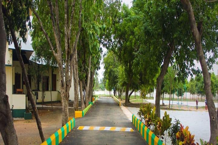Loyola Academy-Campus