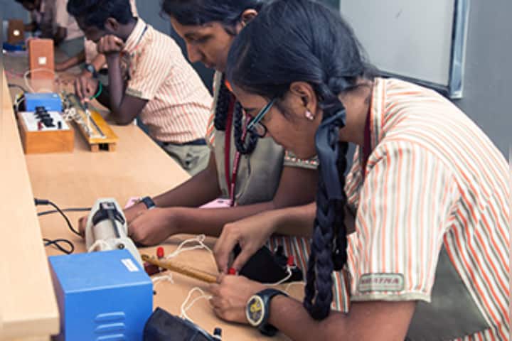 Mahatma Montessori School - Physic Lab