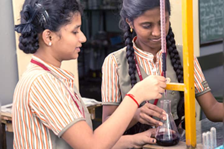 Mahatma Montessori School - Chemistry Lab