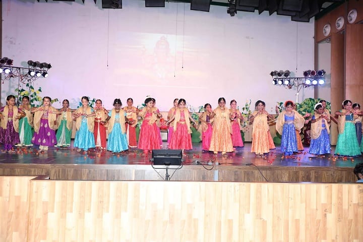 Mahindra World School-Dance