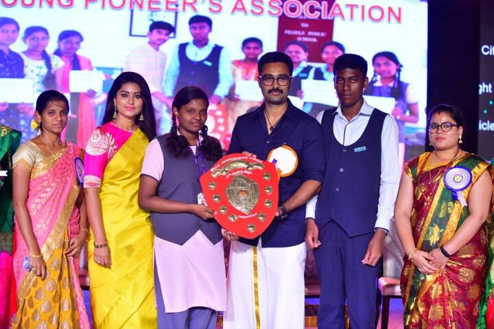 Pearls Public School-Award Receiving