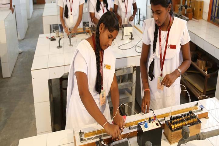 Pon Vidyashram-Science lab