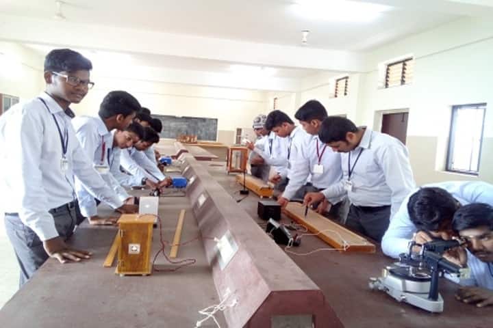 Ponnaiyah Ramajayam Public School-Physics Lab