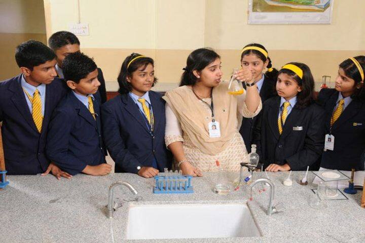 Podar International School-Physics Lab