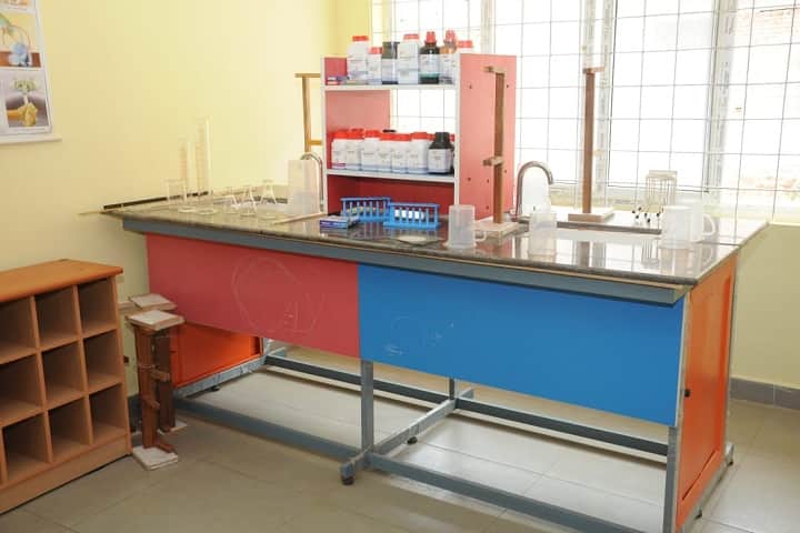 Shri Rosy Vidyaalaya - Science lab
