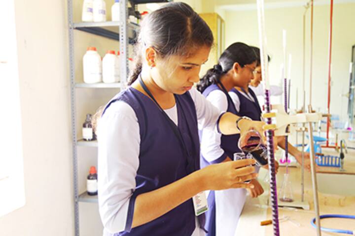 Shri Vidhya Bharathi Modern School - Chemistry lab