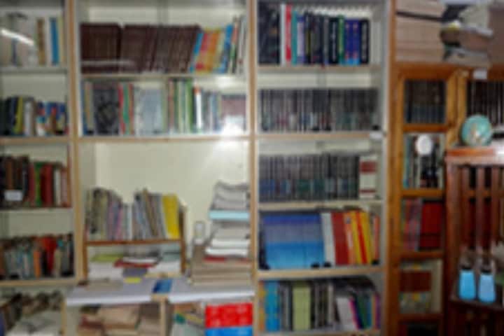 Sri Akilandeshwari Vidyalaya-Library