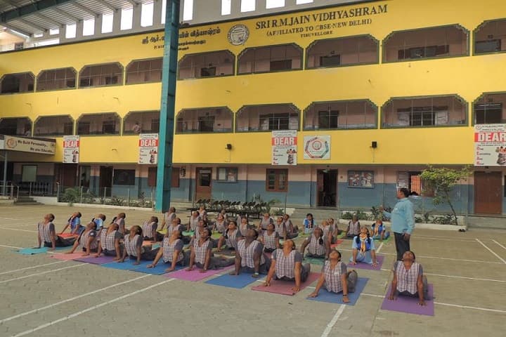 Sri R M Jain Vidhyashram-yoga