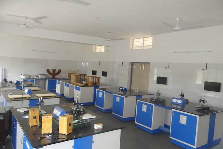 Sri Seshaas International Public School-Lab