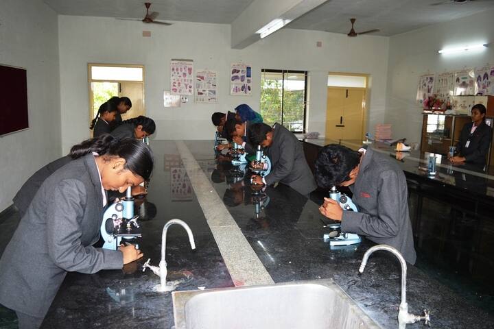Sri Venkateshwara International School-Labs