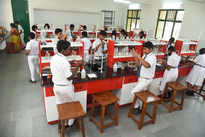 Stanes School-Chemistry Lab