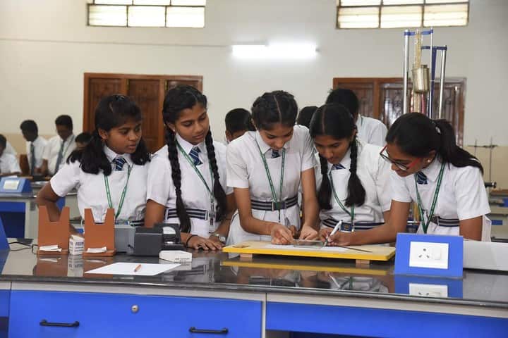 Stanes School-Physics Lab