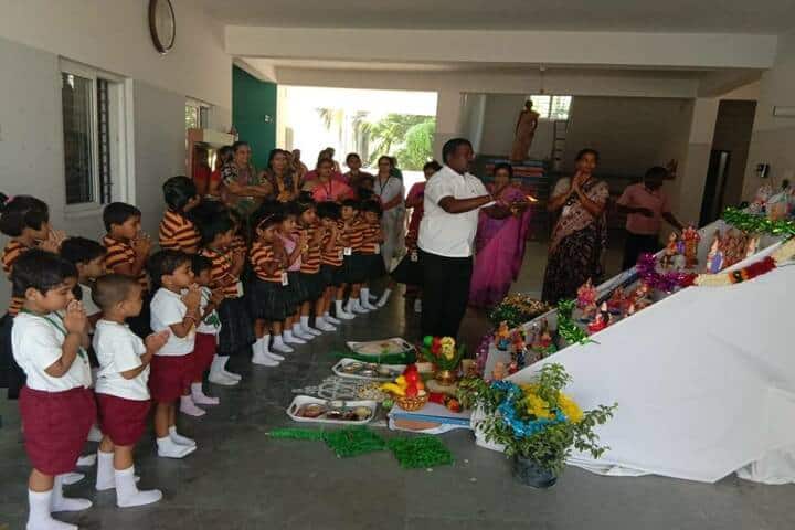 Velammal Bodhi Campus-Golu celebrations with KG Students