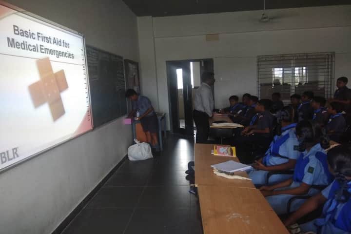 Velammal Vidyalaya-First Aid Camp