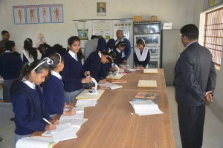 Rajanikant Public School-Science Lab