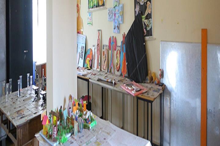 Panineeya Mahavidyalaya Public School-Science Lab