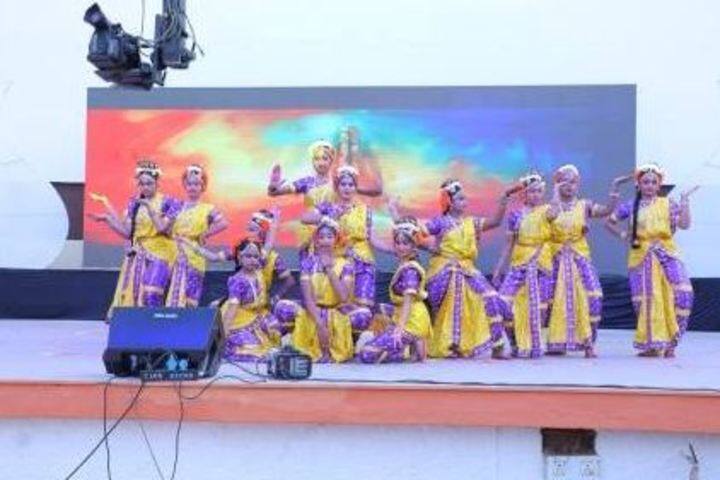 Roots Montessori School-Traditional Dance