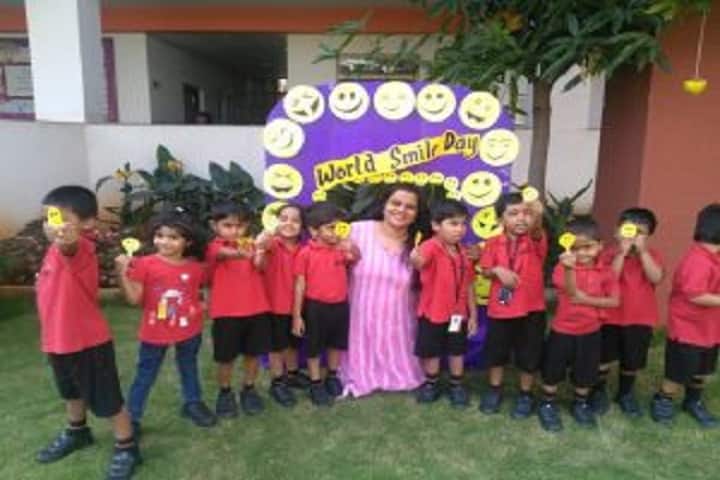 Samashti International School-World Smile Day