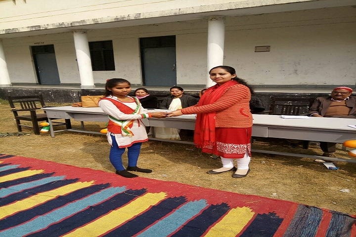 Abhinav Vidyalaya Karora-Award Receiving
