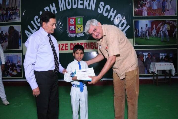 Aligarh Modern School- Certifiacte Distribution