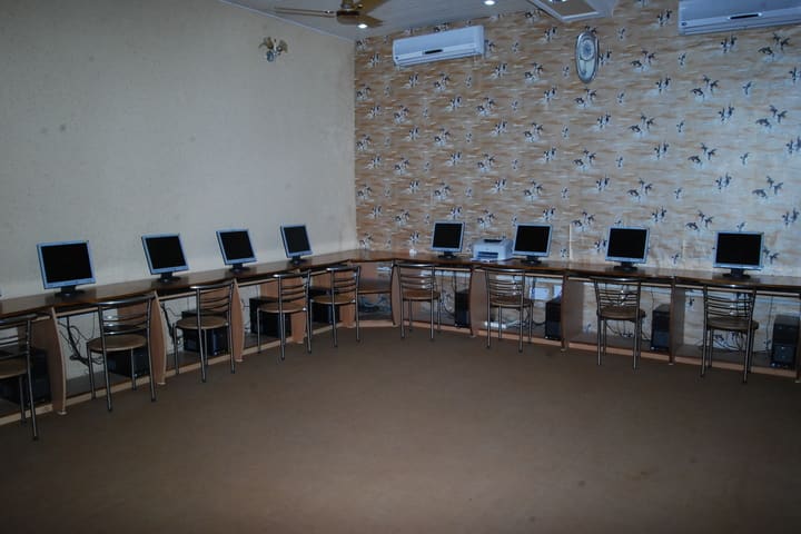 Amarnath Vidya Ashram Senior Secondary School-Computer Lab