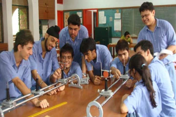 Sacred Heart School-Physics Lab