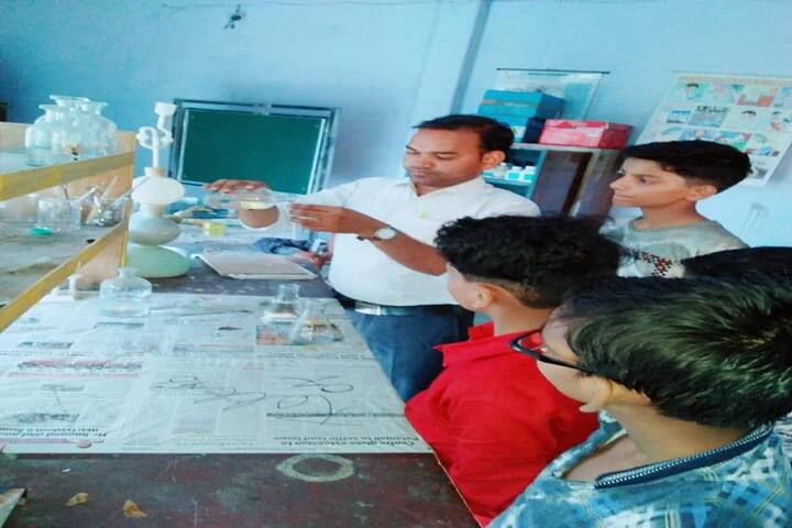 Ashoka Senior Secondary School-Chemistry Lab