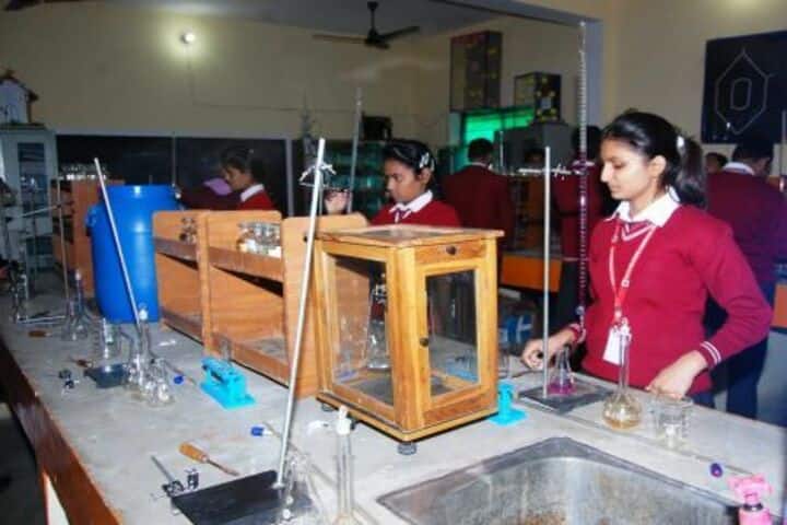 B K Senior Secondary School-Chemistry Lab
