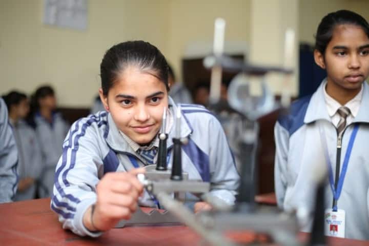 Bal Jagat Senior Secondary School-Physics Lab