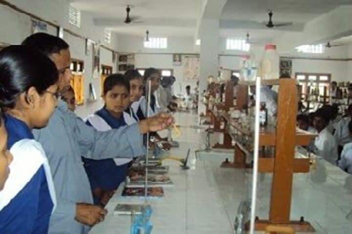 Saraswati Vidya Mandir-Chemistry Lab