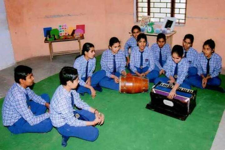 Brainzone Junior High School-Music Room