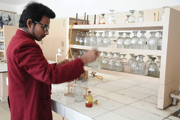 Brij Bhushan Lal Public School-Chemistry lab