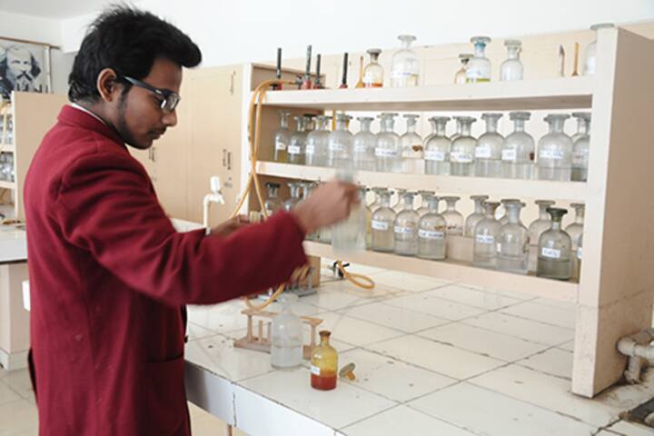 Brij Bhushan Lal Public School-Chemistry lab