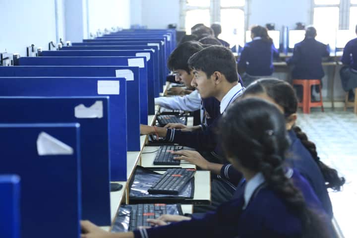 C S H P Public School-Computer Lab