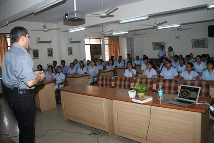 Cambridge School-Seminar Room