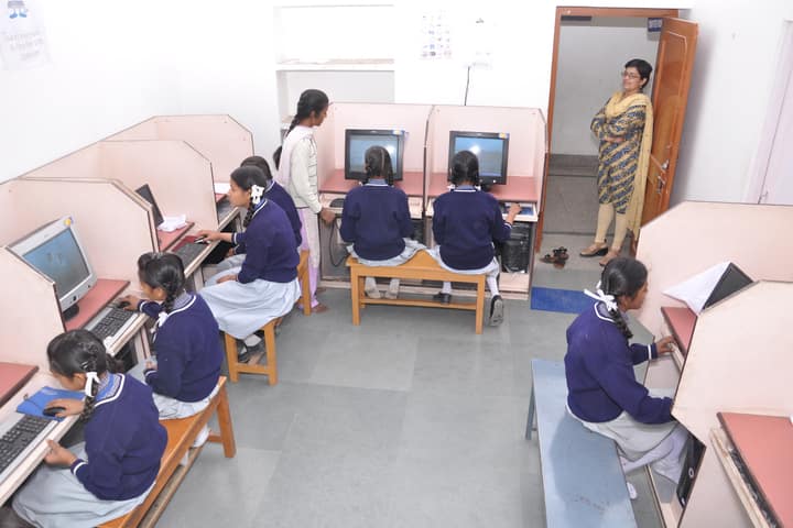 Capital Public School-Computer Lab