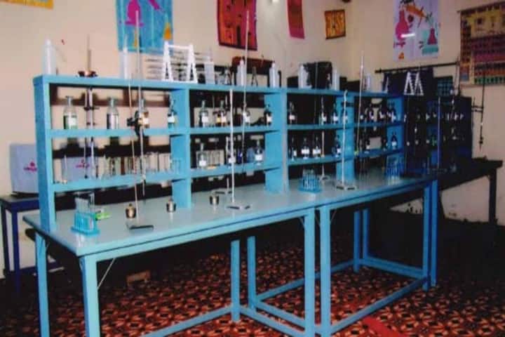 Ch Prakash Chand Senior Secondary School-Chemistry Lab