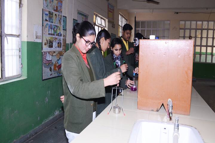 Chandavan Public School-Physics Lab