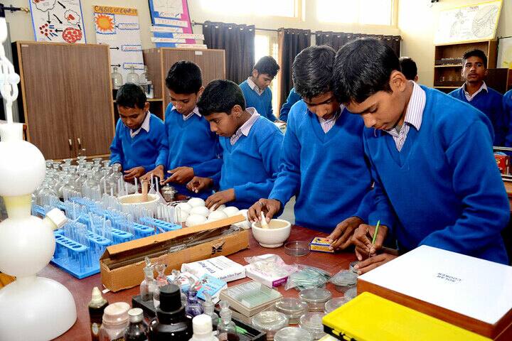 Chaudhary Narottam Singh International School-Lab