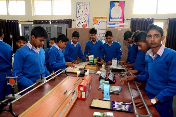 Chaudhary Narottam Singh International School-Physics Lab