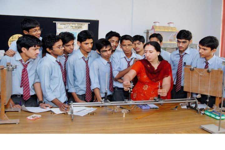 D A V Centenary Public School-Lab