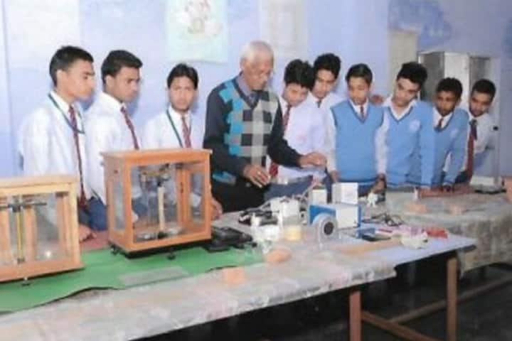 D S 4 Junior High School-Science Lab