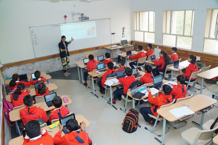 Dayawati Modi Academy-Smart Classroom