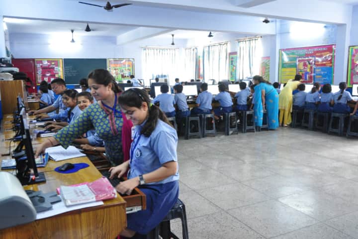 Dehradun Public School-Computer Lab