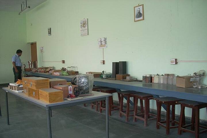 Dr Amrit Lal Ishrat Memial Sunbeam School-Laboratory