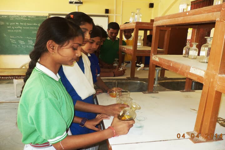 Einstein Public School-Chemistry Lab