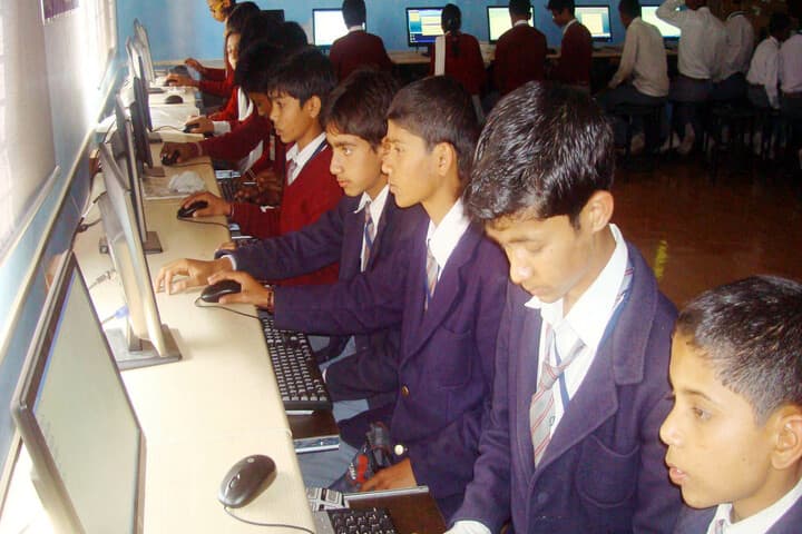 Einstein Public School-Computer lab