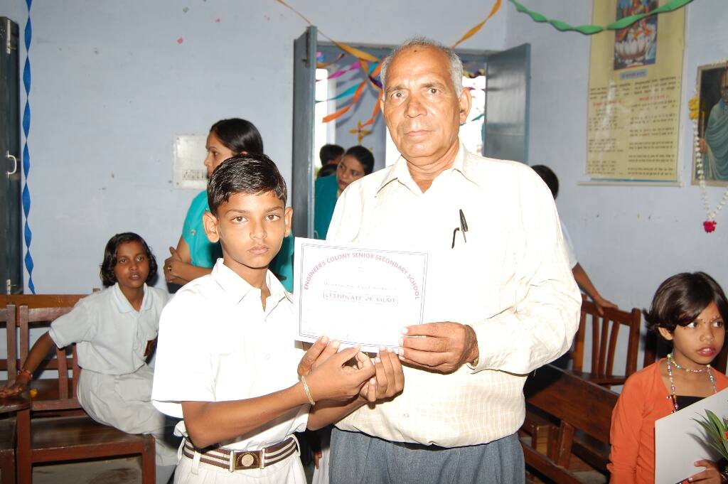 Engineers Colony Sr Sec School-Certificate Distribution